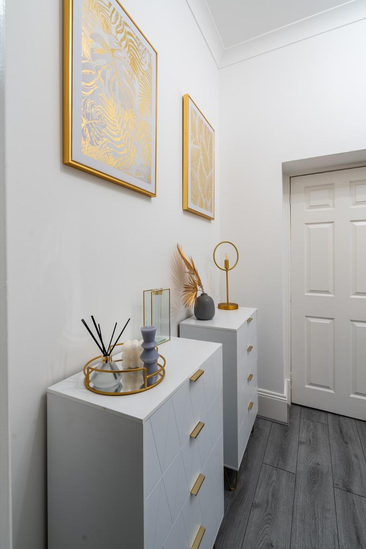 Coatbridge Apartment * Coatbridge